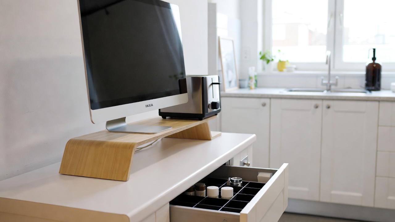 IKEAモニタースタンド