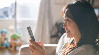 「スキマ時間が収入に変わった」スマホ1台で始める主婦の在宅ワーク