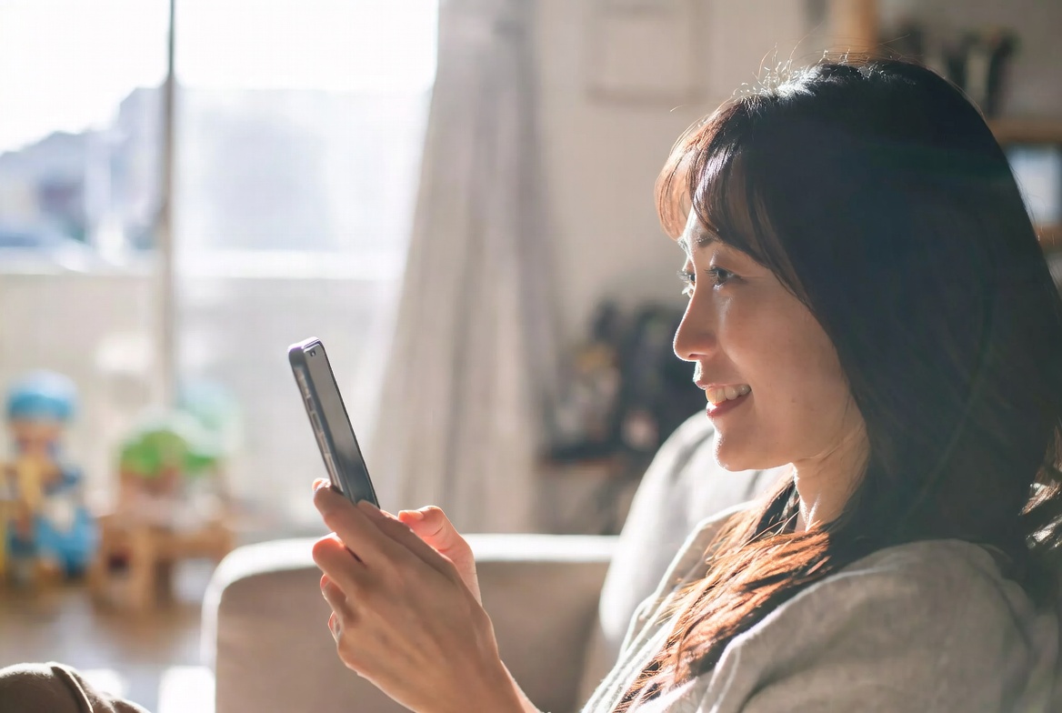 「スキマ時間が収入に変わった」スマホ1台で始める主婦の在宅ワーク
